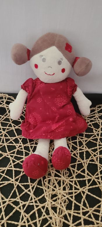 Doudou poupée robe rouge fleurs SUCRE D'ORGE