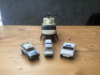 Lot de véhicules de police
