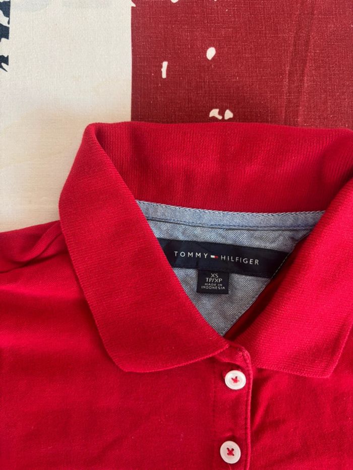 Polo Tommy Hilfiger rouge 5 boutons taille xs - photo numéro 3
