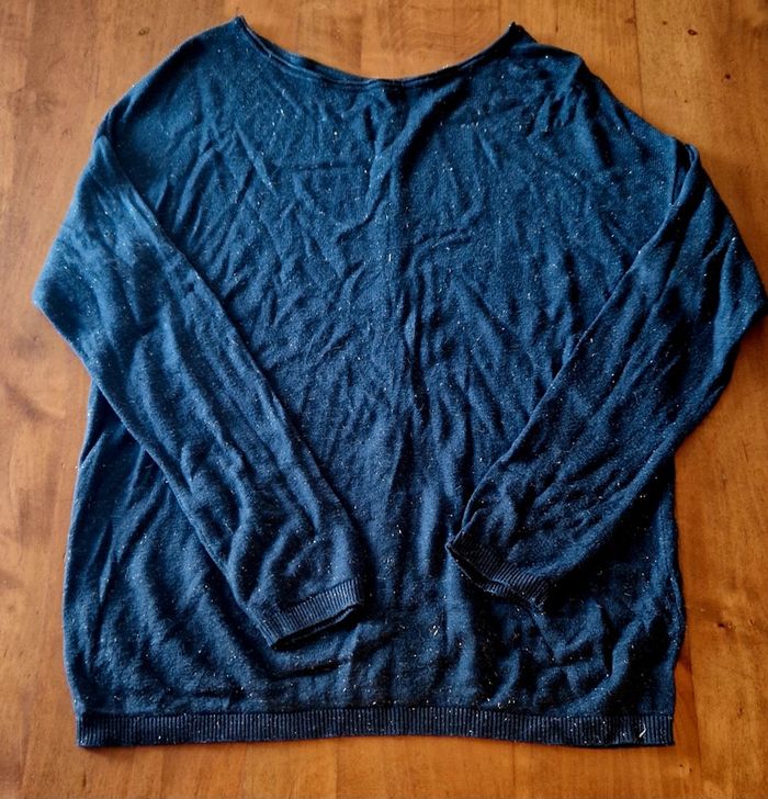 Pull léger, fil pailleté , boutons dos