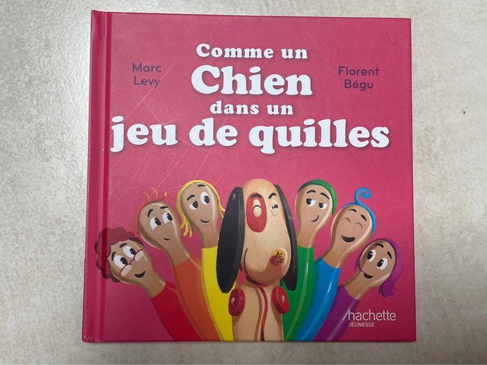 Livre comme un ciné dans un jeu de quilles