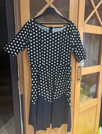Jolie robe rétro à pois.