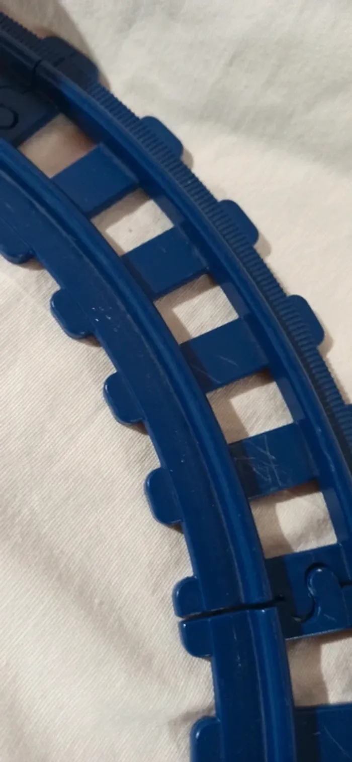 Train avec wagon et voyageurs sur rails playmobil 123 - photo numéro 5