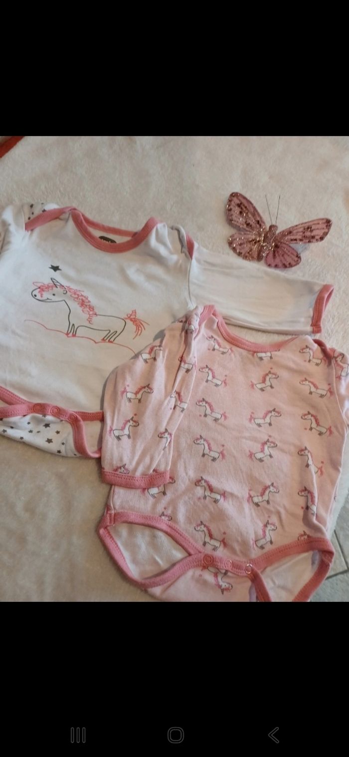 Lot de 2 bodies bébé taille 9 mois