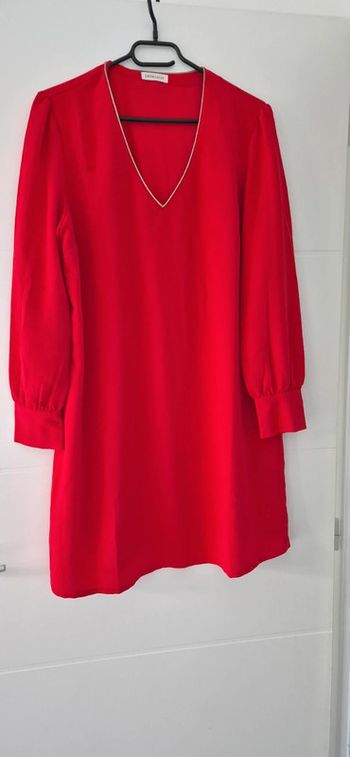 Robe rouge cache cache