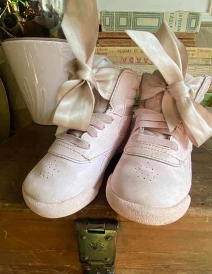 REEBOK rétro, rose pale , taille 22 - photo numéro 2