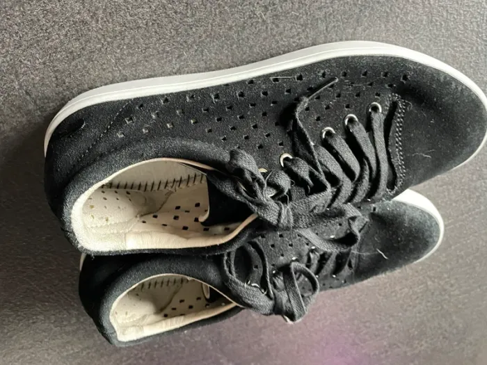 Basket Lacoste noir taille 40 en bon état - photo numéro 6