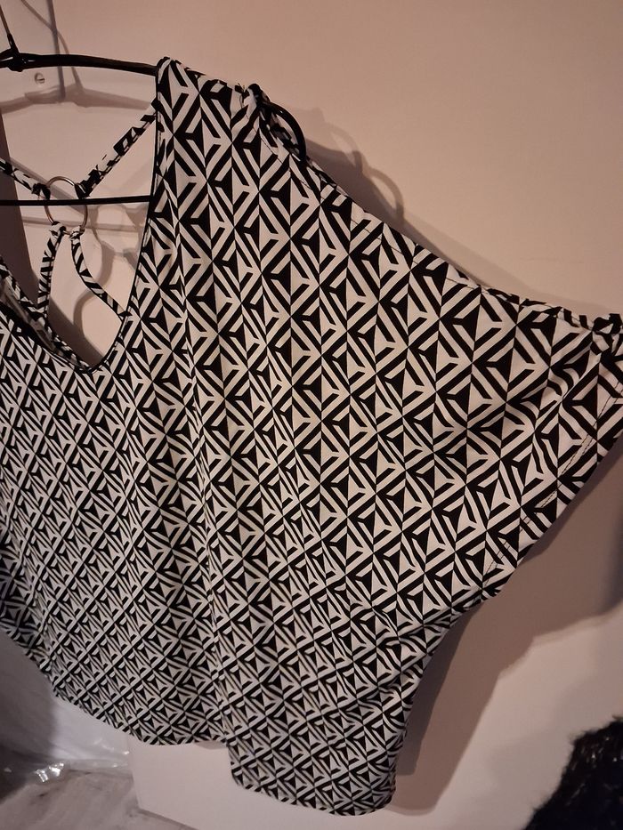 Haut élégant épaules dénudées - photo numéro 2