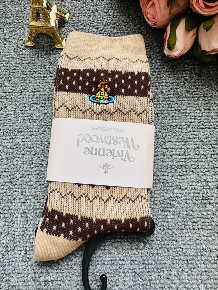 Chaussettes Vivienne Westwood – Motif hivernal beige & chocolat – 100 % coton – Made in Japan - photo numéro 2