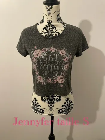 T-shirt court manches courtes gris foncé motifs fleuri rose Jennyfer taille S