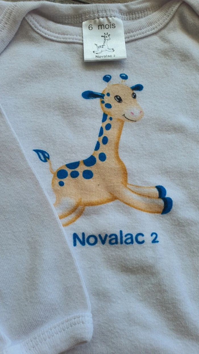 Body novalac 6 mois 68 cm en très bon état - photo numéro 2