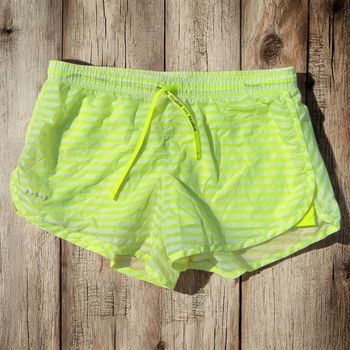 🌸 Short jaune vert fluo Pull and bear - Taille 38 🌸