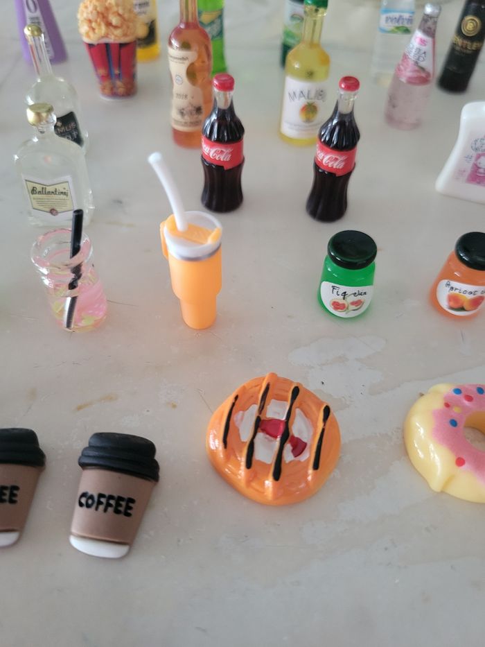 Lot de petits objets pour barbie - photo numéro 3
