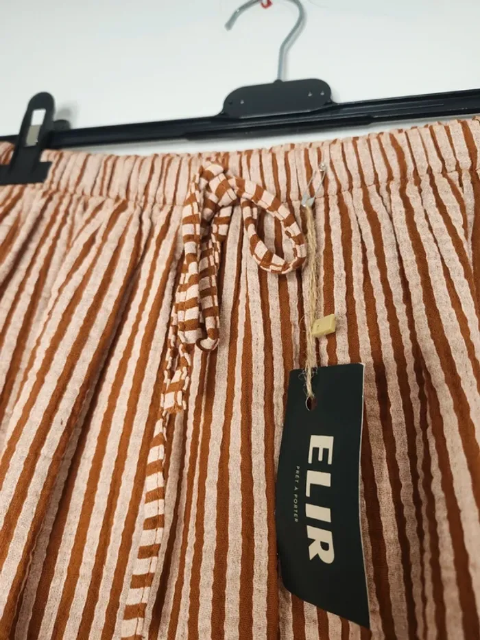 Short Rayé unique Neuf - photo numéro 3