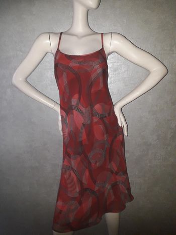 robe rouge et motifs taille 42