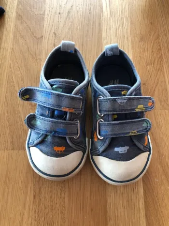 Baskets enfants T 22