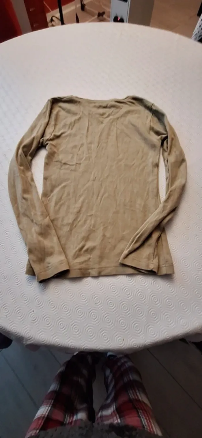 Lot 3 sweats et un tee shirt - photo numéro 5