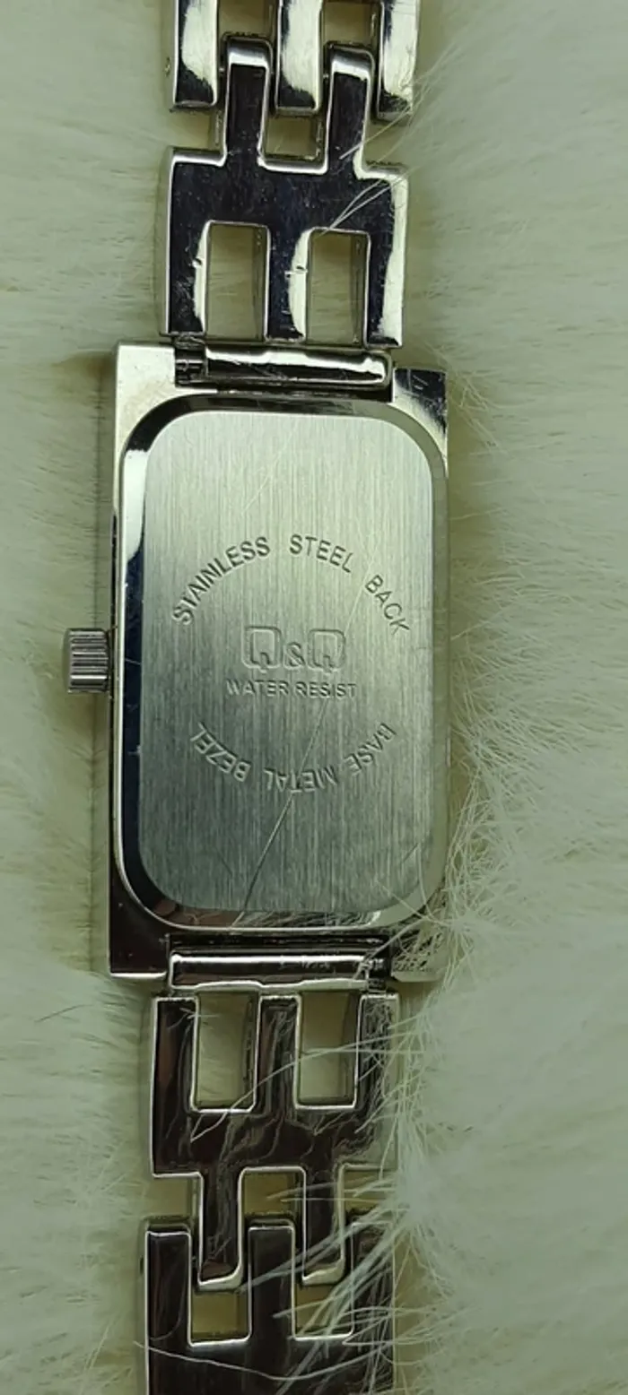 Montre femme "Q&Q" - photo numéro 5