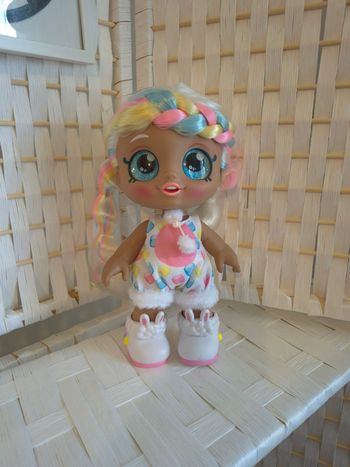 ​🌈 Poupée Kindi Kids - Marsha Mello (Tenue Guimauve)