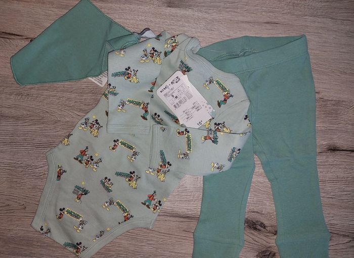 Ensemble bébé T : 9 mois neuf