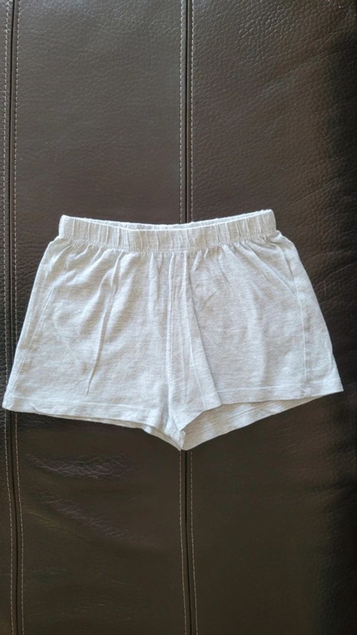 Short gris clair 7-8 ans - photo numéro 2