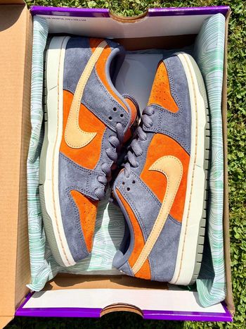 Baskets Nike Dunk low pro monarch Carbon pointure 43 neuves avec boîte