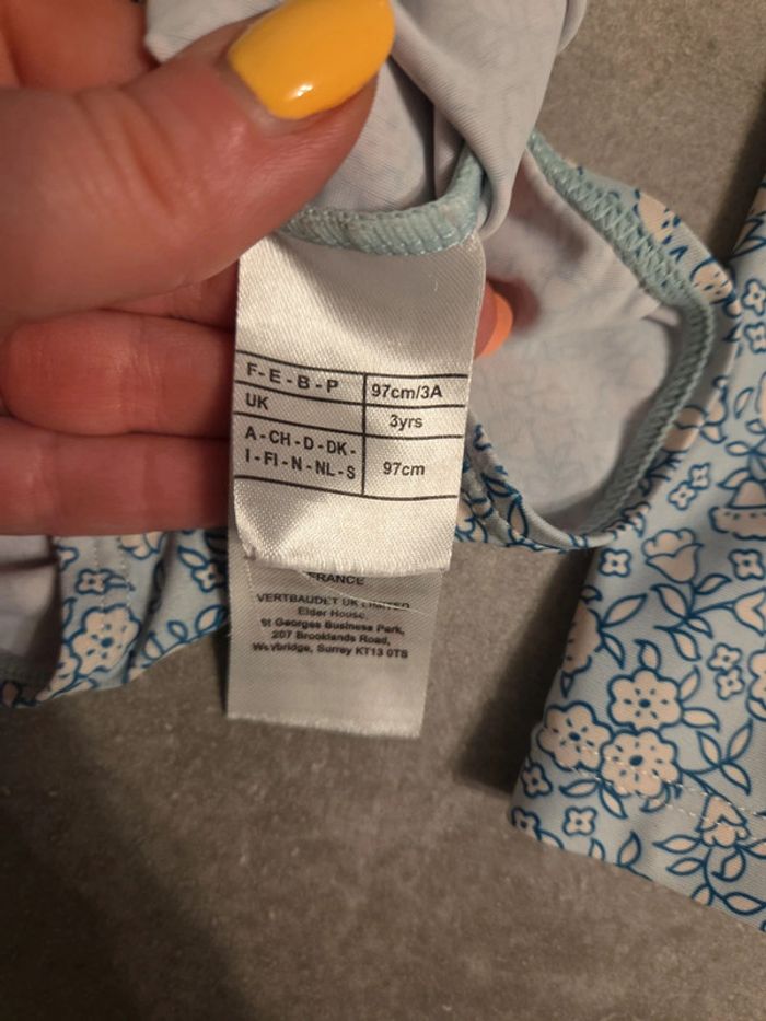 Maillot de bain fille 1 pièce anti-UV manche longue bleu a motifs T3ans TBE Vertbaudet - photo numéro 2