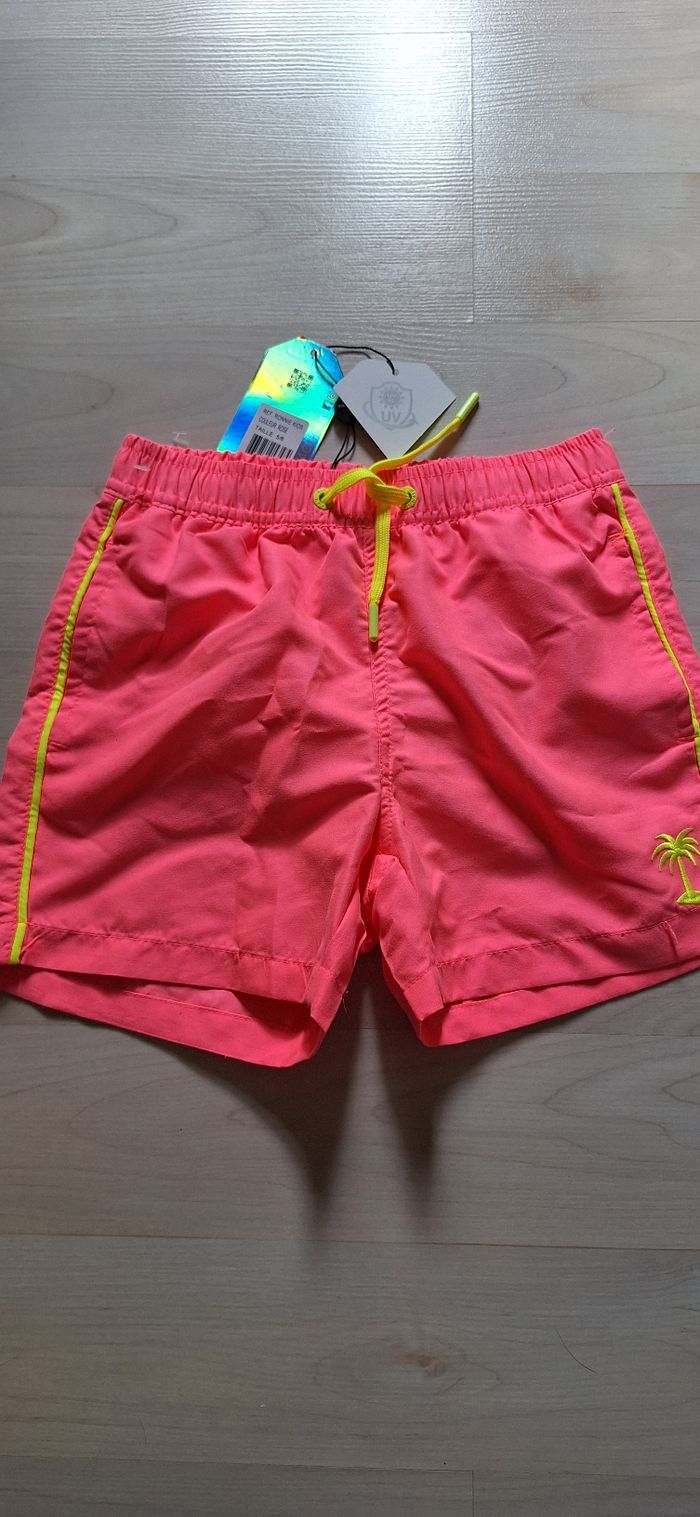 Short fille