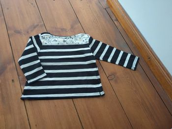 T-shirt marinière noir blanc motif colombe cerise étoile Vertbaudet doré 2 ans