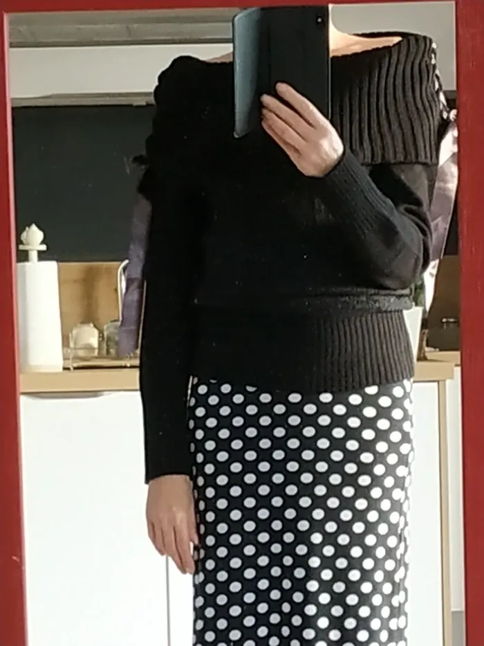 Jupe en jersey noire à pois blancs - photo numéro 9