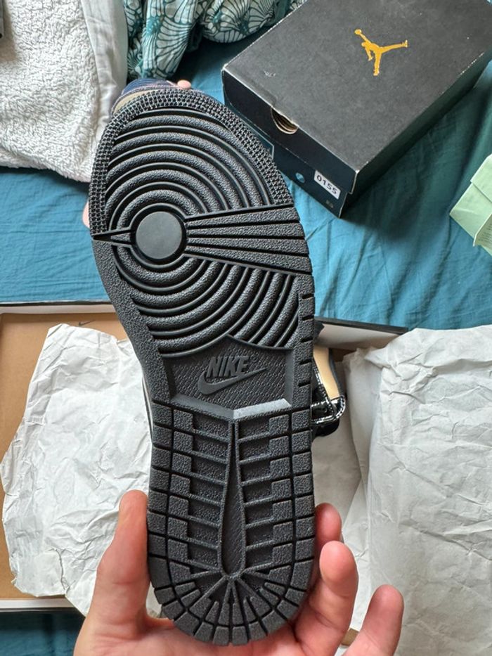 Jordan 1 haute rétro noir/doré 2020 - photo numéro 4