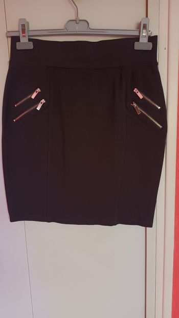 Jupe courte moulante tissu épais