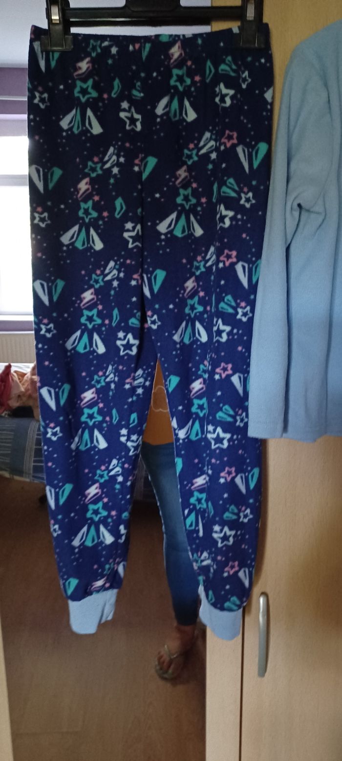 Très beau pyjama 2  pièces fille T 8 ans - photo numéro 2