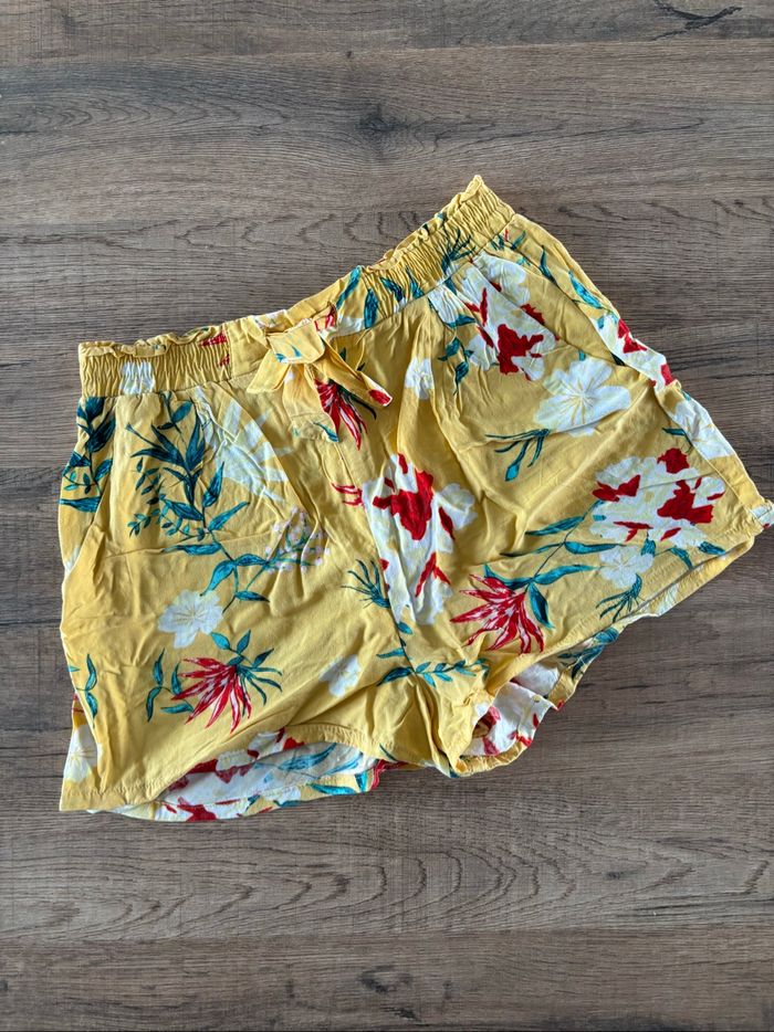Short fluide jaune à fleurs Pimkie - Taille XS - Très bon état