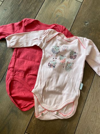 2 bodys fille absorba 3 mois moutons rose