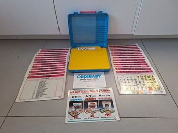 Ordi baby Nathan vintage 1987 ordinateur bleu éducatif avec ses 26 fiches et sa notice . Fonctionnel et en bon état. 