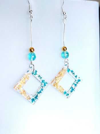 Magnifique paire de boucles d'oreilles en résine style vintage bohème