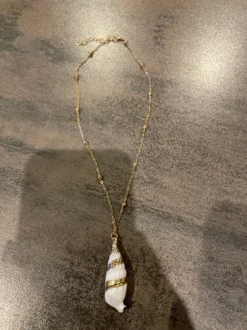 Chaîne pendentif coquillage