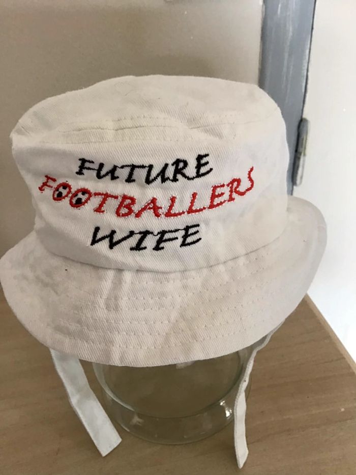 Chapeau bob taille 44 blanc avec inscription (6-9 mois) - photo numéro 2