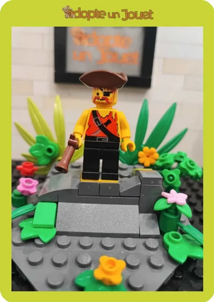 LEGO - Figurine - pi024 - Pirate Shirt with Knife