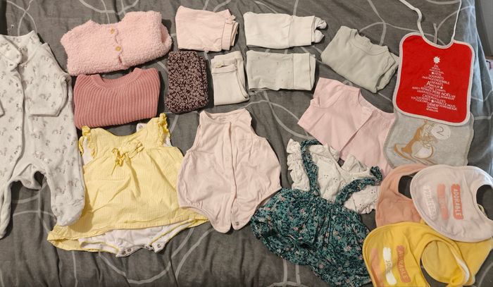 Lot de + de 80 pièces 0-1-3 mois - photo numéro 2