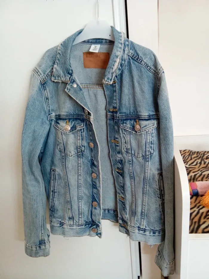 Veste en jean avec customisation peinture - photo numéro 2