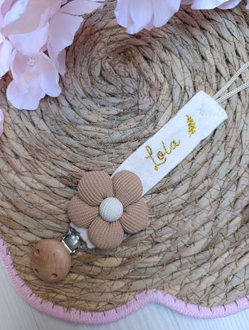 Attache tétine  fleur