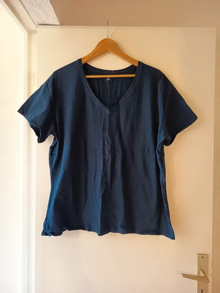 T-shirt col en V Kiabi en XXL