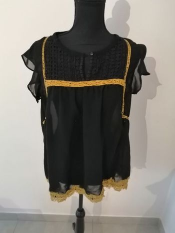 Jolie blouse noire taille 46/48