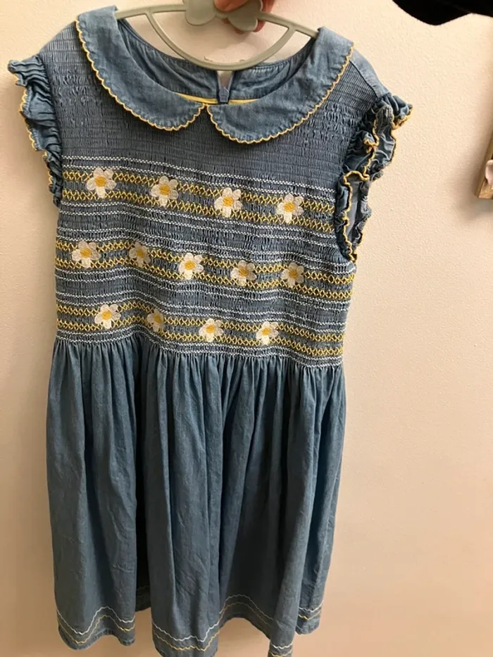 Robe en jean avec smoke fleurie