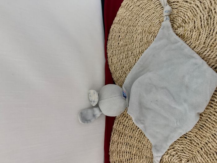 DOUDOU PLAT SUCRE D'ORGE LAPIN Bleu blanc 2 nouettes BALEINE - photo numéro 2