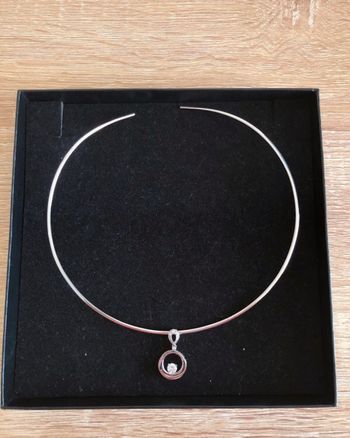 Collier tour de cou et pendentif en argent
