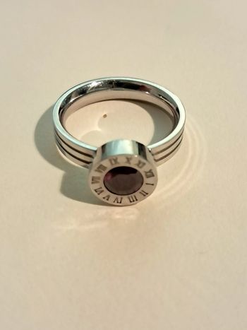 Bague fantaisie acier et cristal rouge