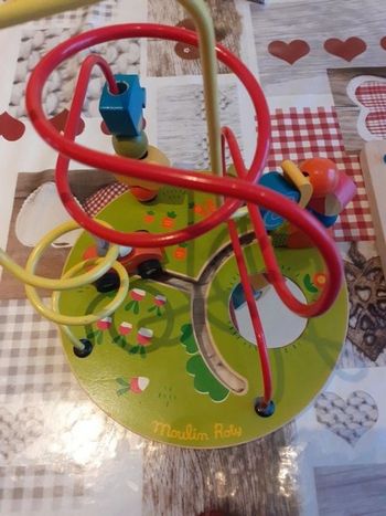 Lot de 2 jouets en bois.